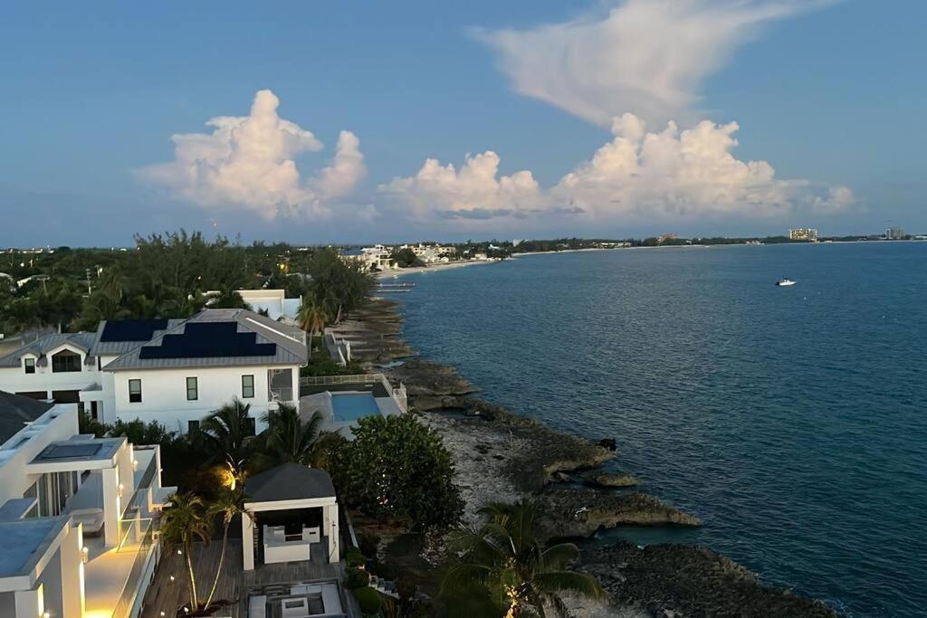 Luxury Ocean Front Seadreams 2 With 7 Mile Beach Views West Bay Exterior foto